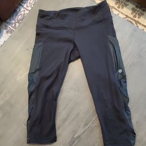 Lululemon black capris size 2